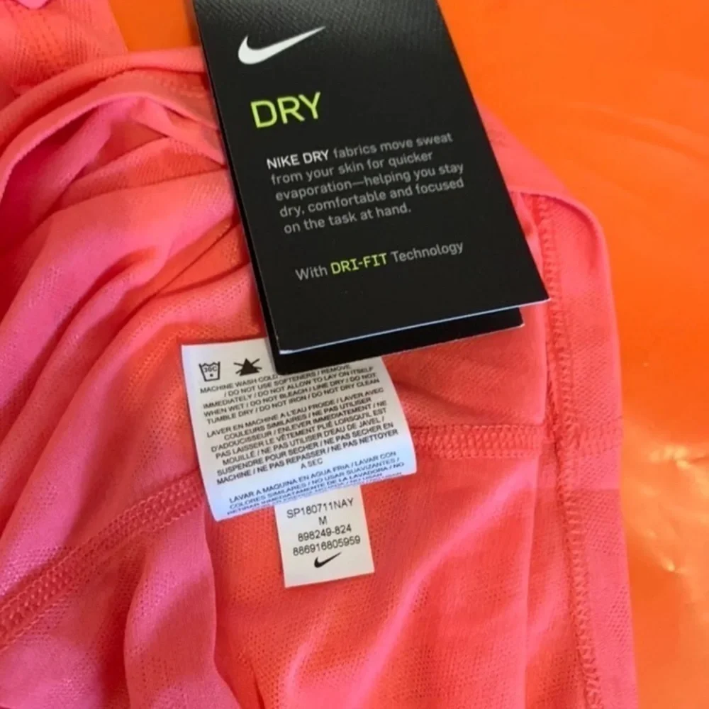Nike top size Medium